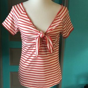 ❤️ Vintage style red and white striped pin up top.